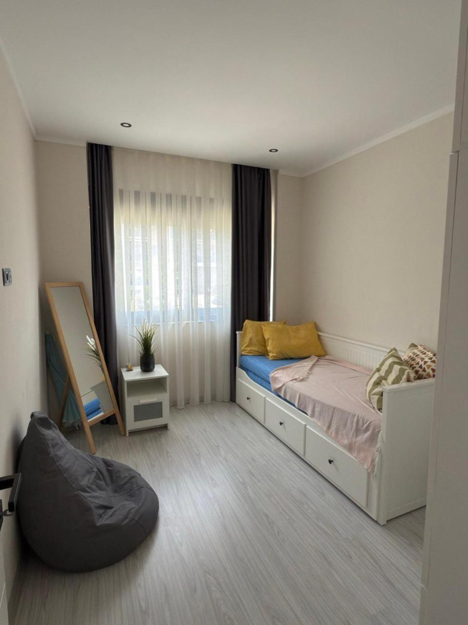 Leilighet Cosy Flat, 150m To The Sea